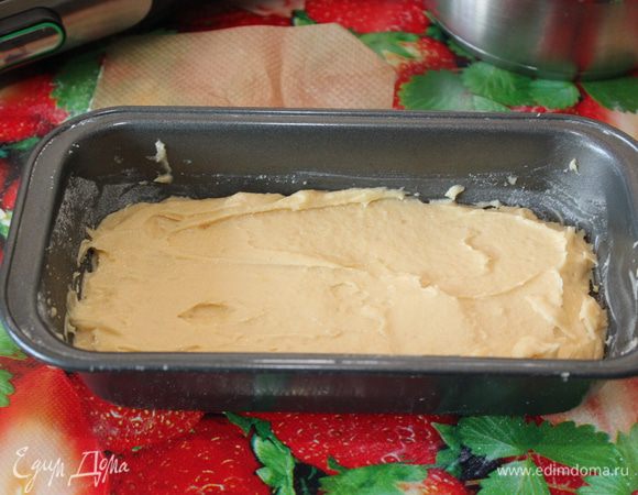 Заполнить форму тестом и выпекать при 160С около 40 минут. 