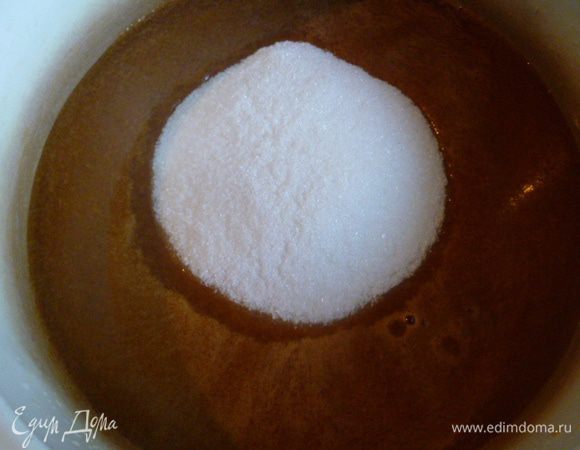 Сделать сливовый сок на соковыжималке. Вылить в кастрюлю.
Сахар добавляем из расчета на 1 литра сока - 0.5 кг сахара.
Довести до кипения и на медленном огне проварить минут 30.