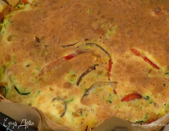 Выпекать киш в разогретой духовке 15 минут.