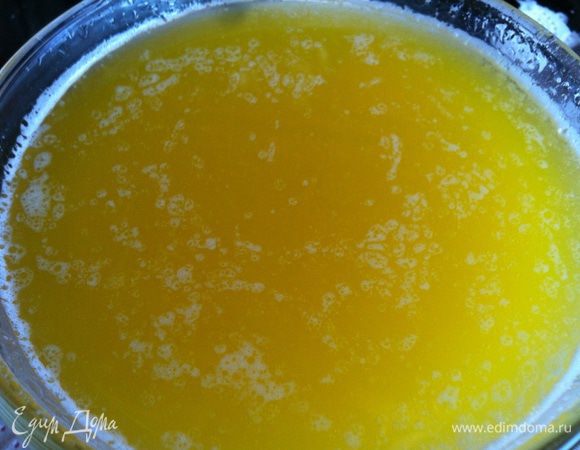 Сливочное масло и мед растопите на водяной бане.