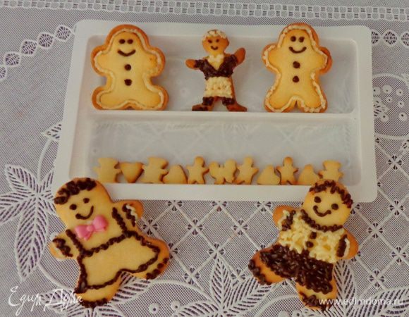 Закипела у них работа, стали они свои изделия выставлять на витрину, привлекая покупателей. И покупались их изделия просто нарасхват!