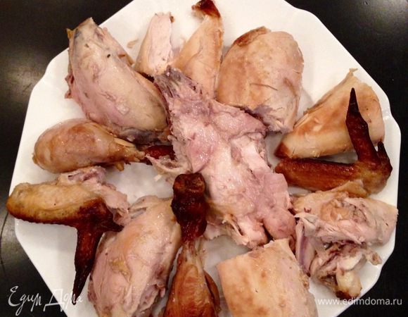 Остывшая курица еще более ароматная! Но и в горячем виде она безумно вкусная!