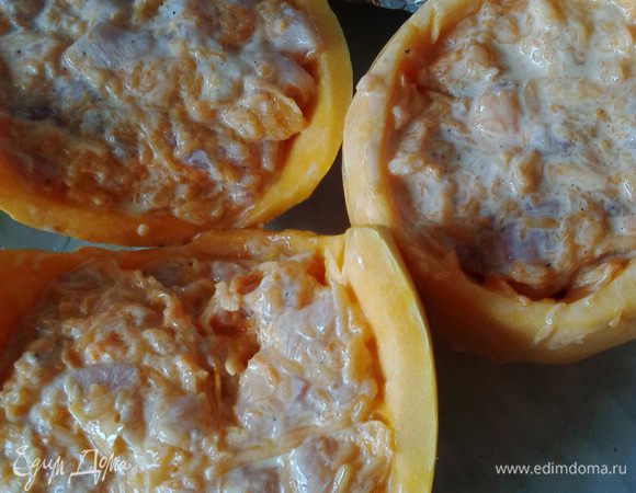 Полученным фаршем наполнить тыквенные" мисочки", 