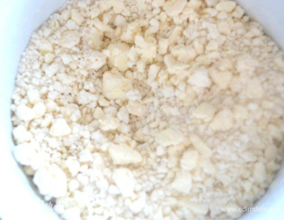 Ножом все изрубить в крошку.