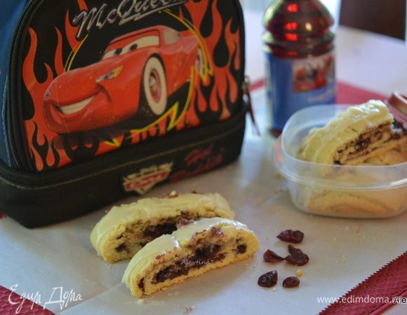 Сложить в небольшой контейнер для школьника.