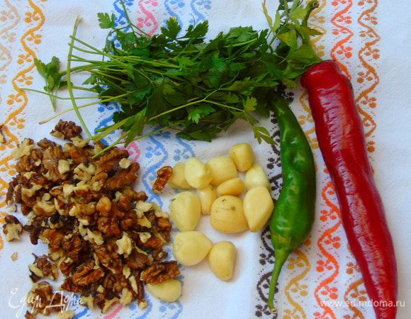 Готовим продукты для  нашей необычной заправки.