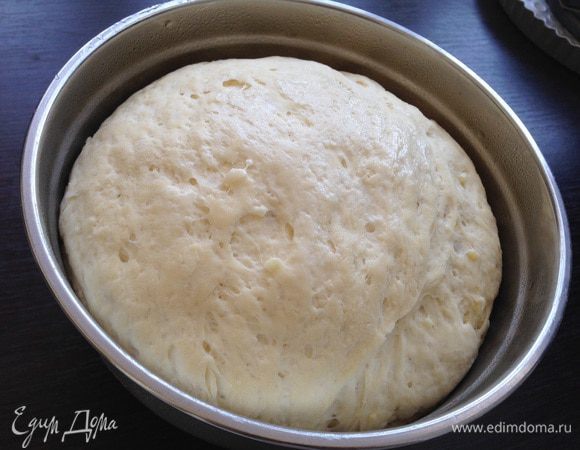 Накрыть пленкой и убрать в холодильник на 2-24 часа!
Вот так у меня выглядело тесто через 2 часа.:)