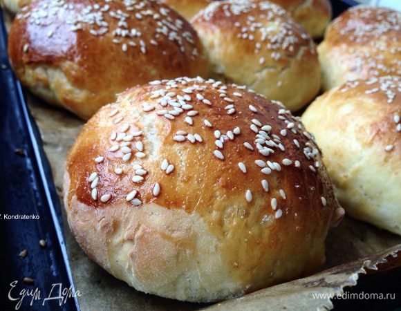 Дать булочкам остыть... И подавайте к столу!
Мои киндеры ели ещё теплыми... в процессе фотосессии!)