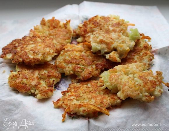 Выложить на салфетку, чтобы удалить излишний сыр.