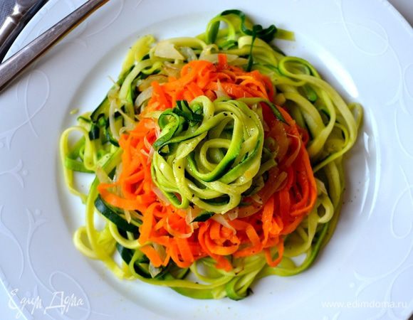 Завершить все верхушкой из цукини! В принципе, можно также подготовить и отдельные порции.