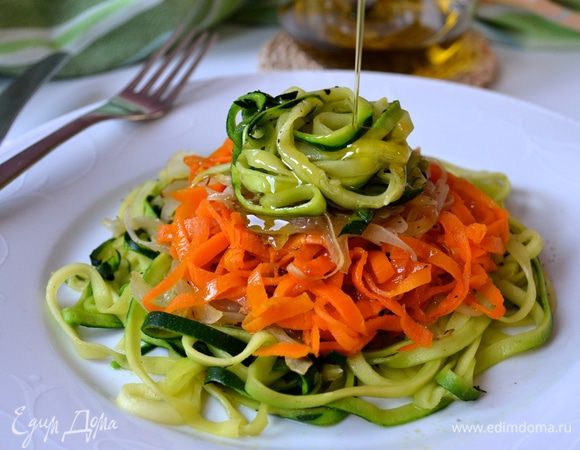 Сдобрить по желанию оливковым маслом и поперчить по вкусу!