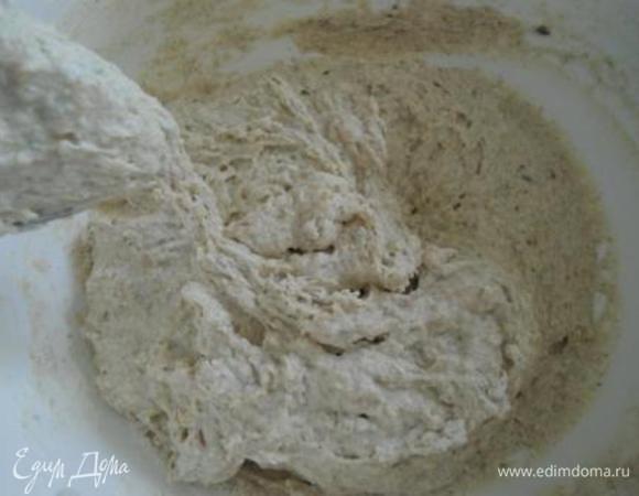 Замешиваем ложкой густое, липкое тесто как на фото. Руками ничего не месим))) Выкладываем в форму, смазанную растительным маслом и выпекаем 30 минут. 