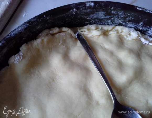 Накрыть второй половинкой и прищипнуть края.