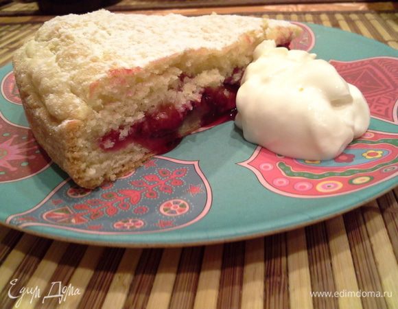 Очень нежный и вкусный песочный пирог.
Приятного аппетита!
Пекла и с персиками, но слива - самая вкусная начинка.