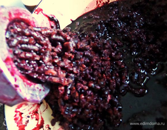 В электромясорубке это займёт буквально минуту, но у меня нет её.