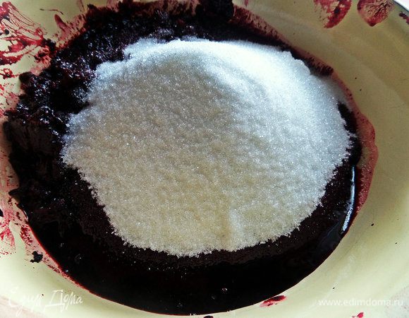 Засыпаем мелкий сахар.