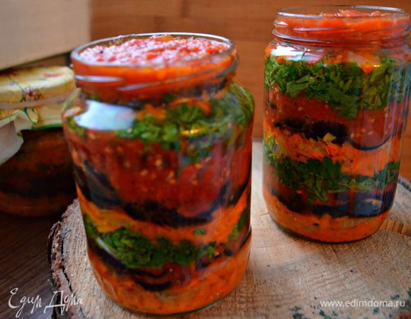 Вот такая красивая закуска получается! Стерилизовать баночки нужно будет 40-50 минут.