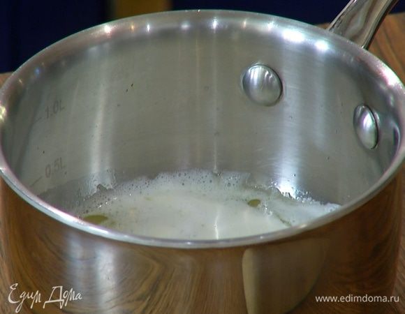 Сливочное масло растопить.