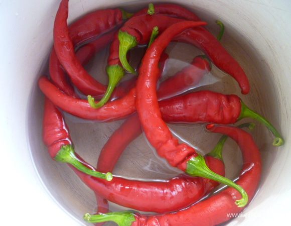 Горький перец помыть.