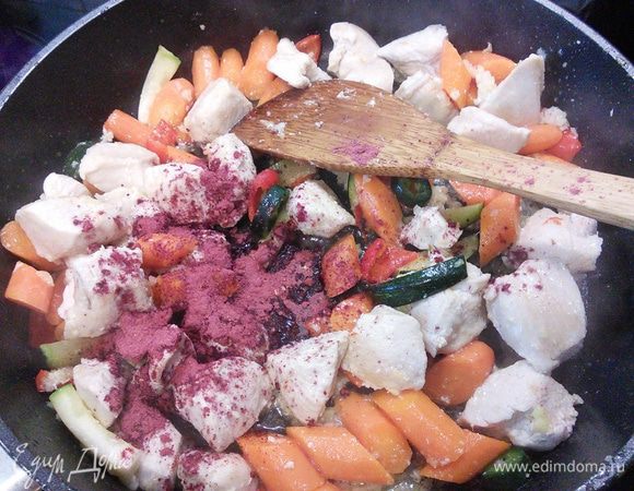 Добавить карри, перемешать.