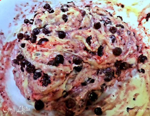 Затем перемешать с тестом.