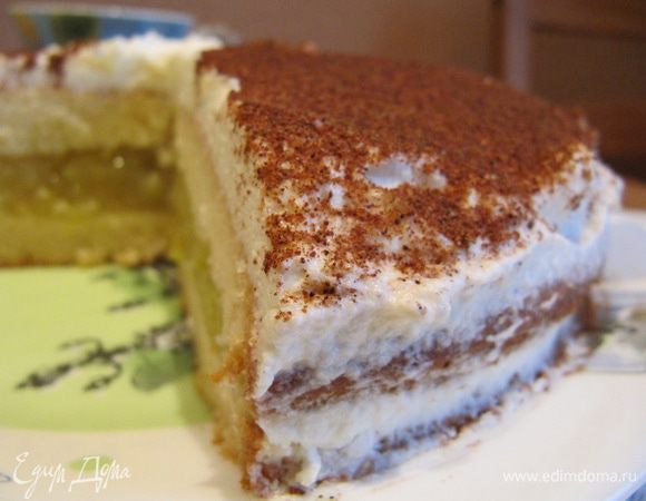 За ночь торт-пирог пропитается яблочной начинкой, а крем сверху полностью застынет.