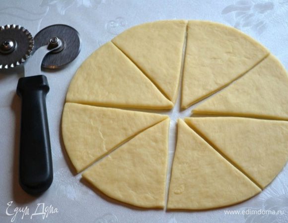 Поделить ножом на 8 сегментов.