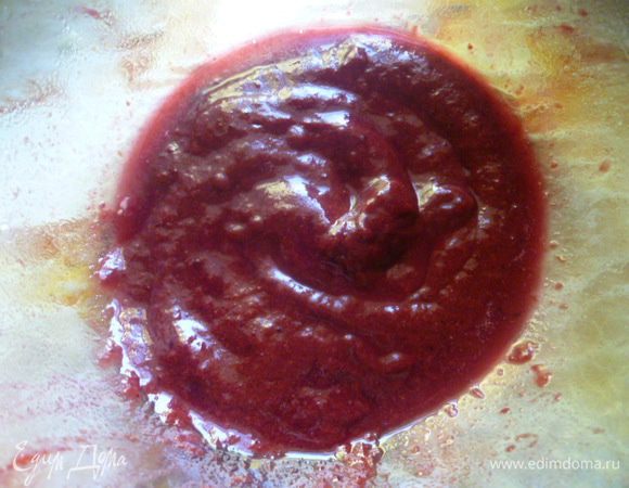 Тем временем терновку протираем через сито в пюре.