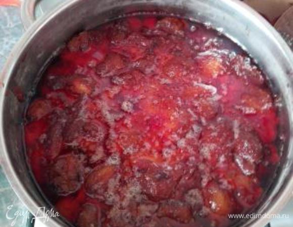 Утром поставьте на плиту и доведите до кипения, остудите. Повторите 5–6 раз до нужной густоты.