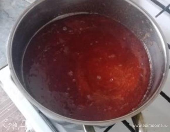 Поставьте на огонь, доводите до кипения и разлейте по баночкам.