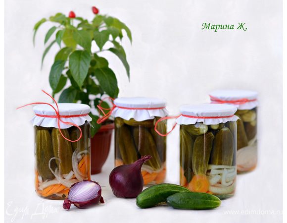 Банки сразу закатать, перевернуть вверх дном, поставив на крышку. Не укутывать.