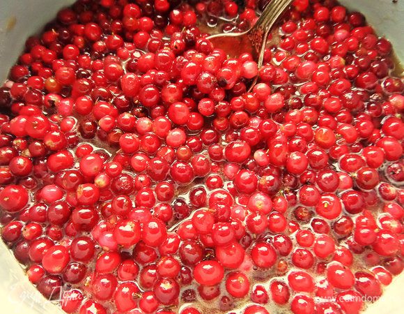 Все ягоды у нас получились в меду, не больше не меньше!