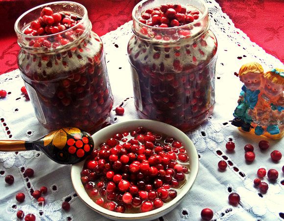 У меня получилось 2 баночки из под джема по 350 мл и мисочка на пробу!