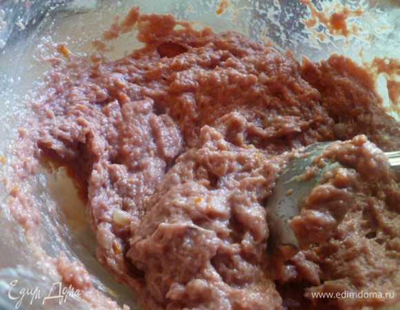 И тщательно перемешать.
Можно добавить любой наполнитель: тертый сыр, как плавленный, так и твердый. Можно кусочки болгарского перца, зелень и все, что вы хотите...