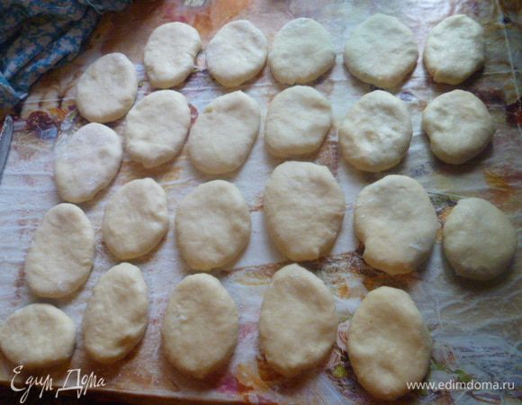 Вот столько пирожков у меня получилось.
23 небольших пирожка.
