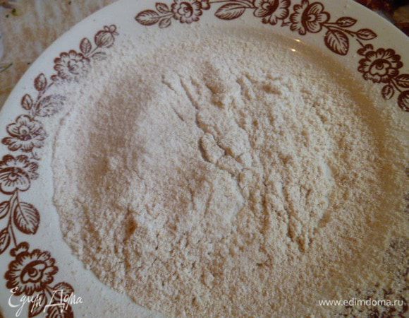 Для овсяной муки я просто измельчаю в блендере овсяные хлопья.
Добавляем в овощную массу.
Хорошо перемешать.