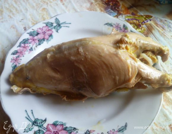 А можно приготовить к нему паштет.
Я сварила целую куриную грудку.