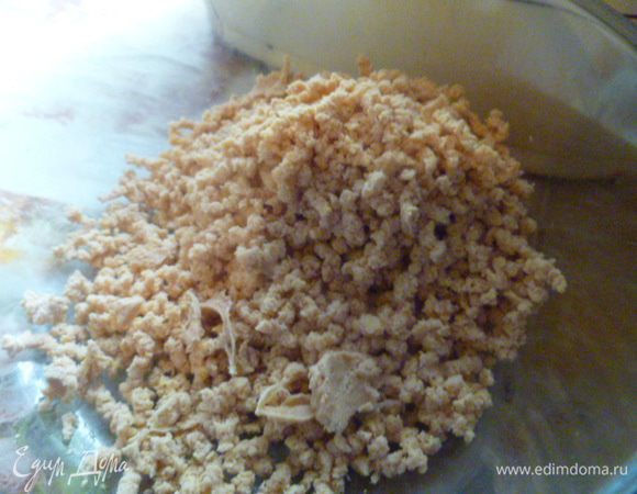 Мясо отобрала от костей и перекрутила на мясорубке.