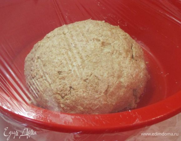 Накрыть пищевой пленкой и поставить в холодильник на 12-24 часа.