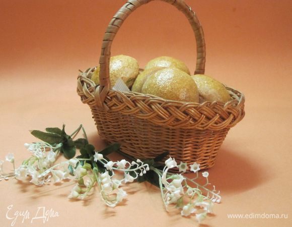 Так как тесто может храниться в холодильнике до 5 дней, то остальное тесто я использовала через 1 день, сделав пирожки с тушеной капустой.