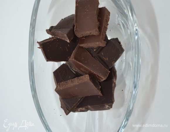 Помадка.
Шоколад поломать на куски.