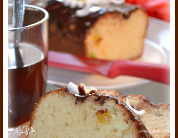 Украсить (я украсила кекс цветами ромашки, сделанными из мастики).