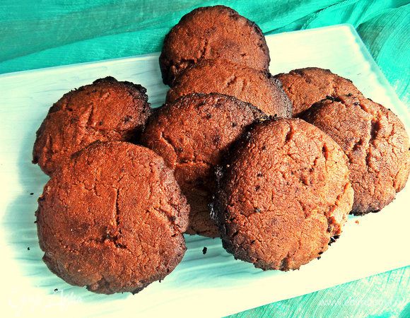 Выпекаем в смазанной форме (26 см в диаметре) 15 минут при 180*С.