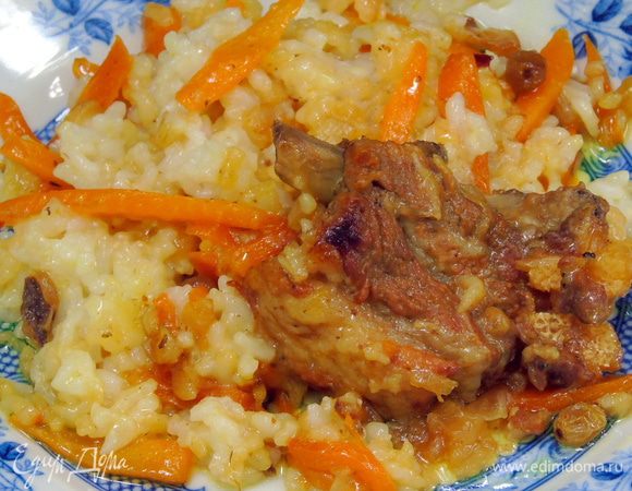 Достаем, поливаем рис маслом от обжарки мяса и даем постоять минут 5-10. Все, подаем!