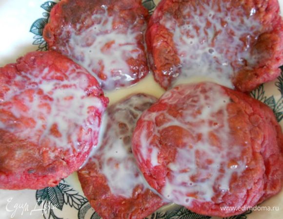 У меня было две порции, одна сладкая. Подавала со сгущенным молоком.
Другая была с майонезным соусом (майонез, зелени много и зубчик чеснока)
Приятного аппетита!