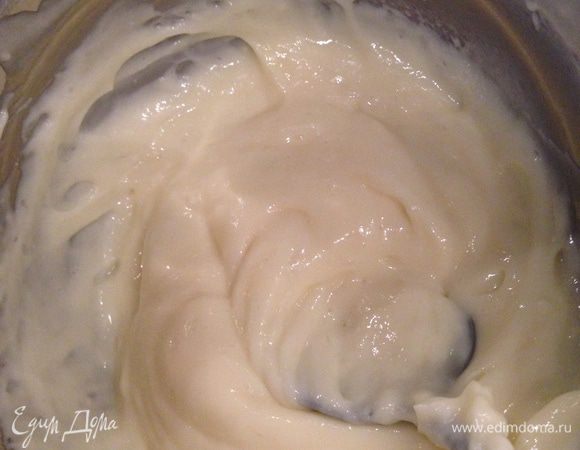 Соединить обе смеси и смешать до однородного состояния. Дать настояться 10 минут.