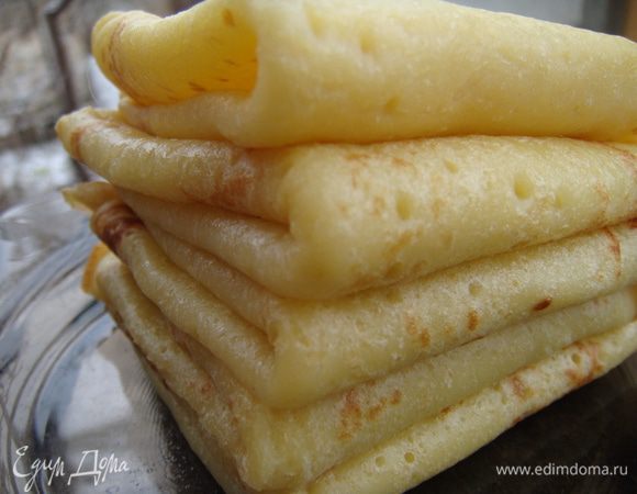 Или складываем вчетверо, кладем в ланч бокс и берем в офис, школу, на работу! Я люблю именно так! 
Ребенку, школьнику, старшекласснику подать утром можно с хорошей сгущенкой, сметаной, вареньем. Или завернуть с приготовленным с вечера мясом(дабы сэкономить время себе) и, пока варится ваш кофе, их закрутить. 