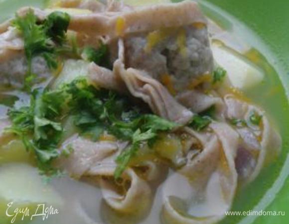 В готовый суп по вкусу добавляем зелень (я люблю петрушку).