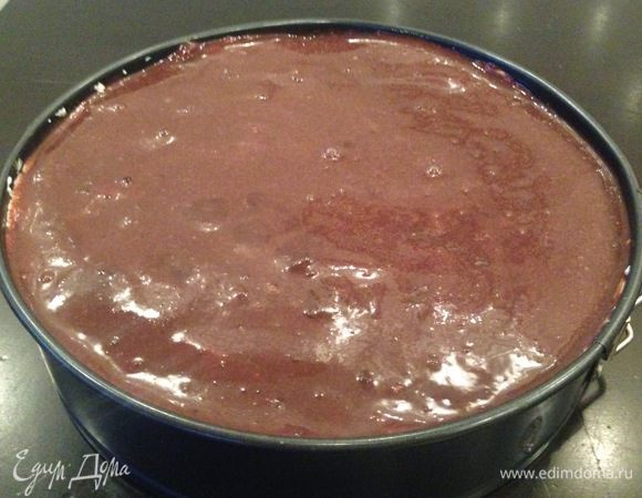 Суфле поливаем глазурью и ставим в холодильник на пару часов.