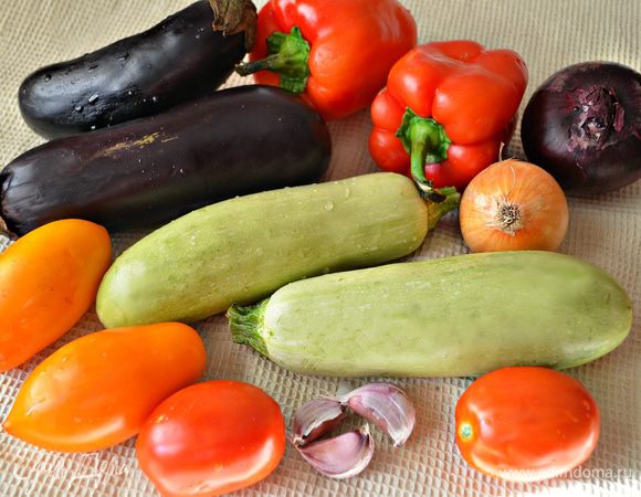 Помойте, подготовьте овощи.